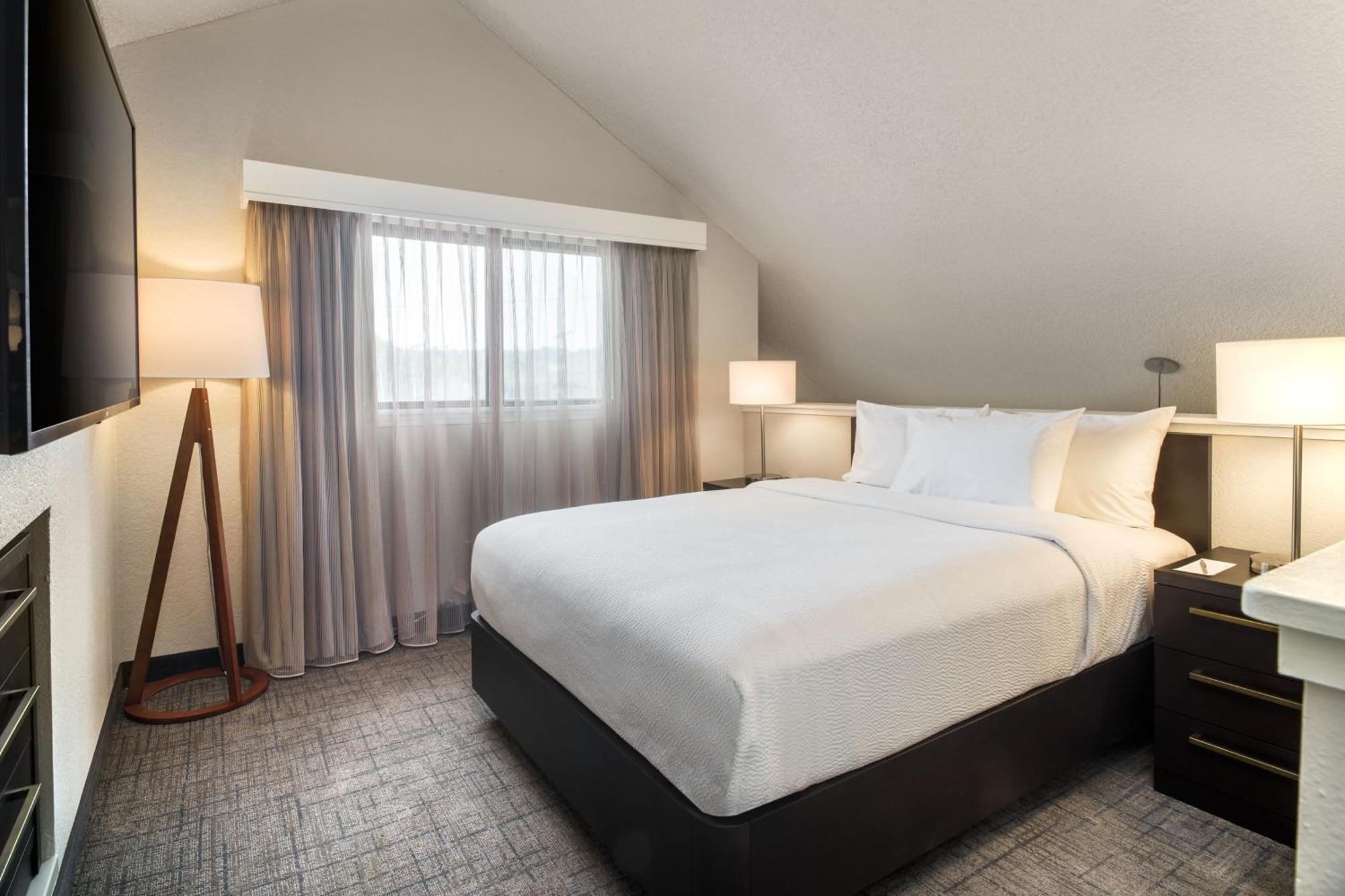 By Marriott Long Hotel