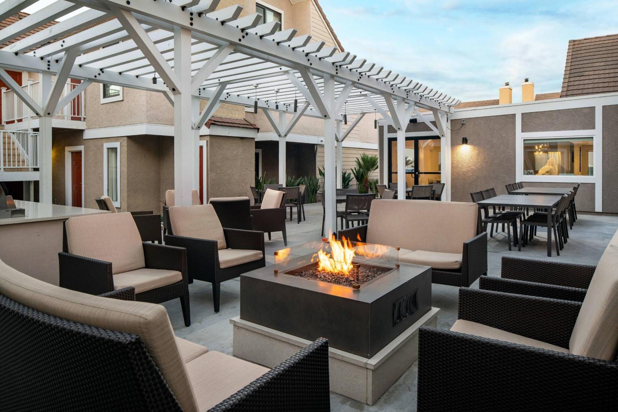 Hotel By Marriott Long Long Beach