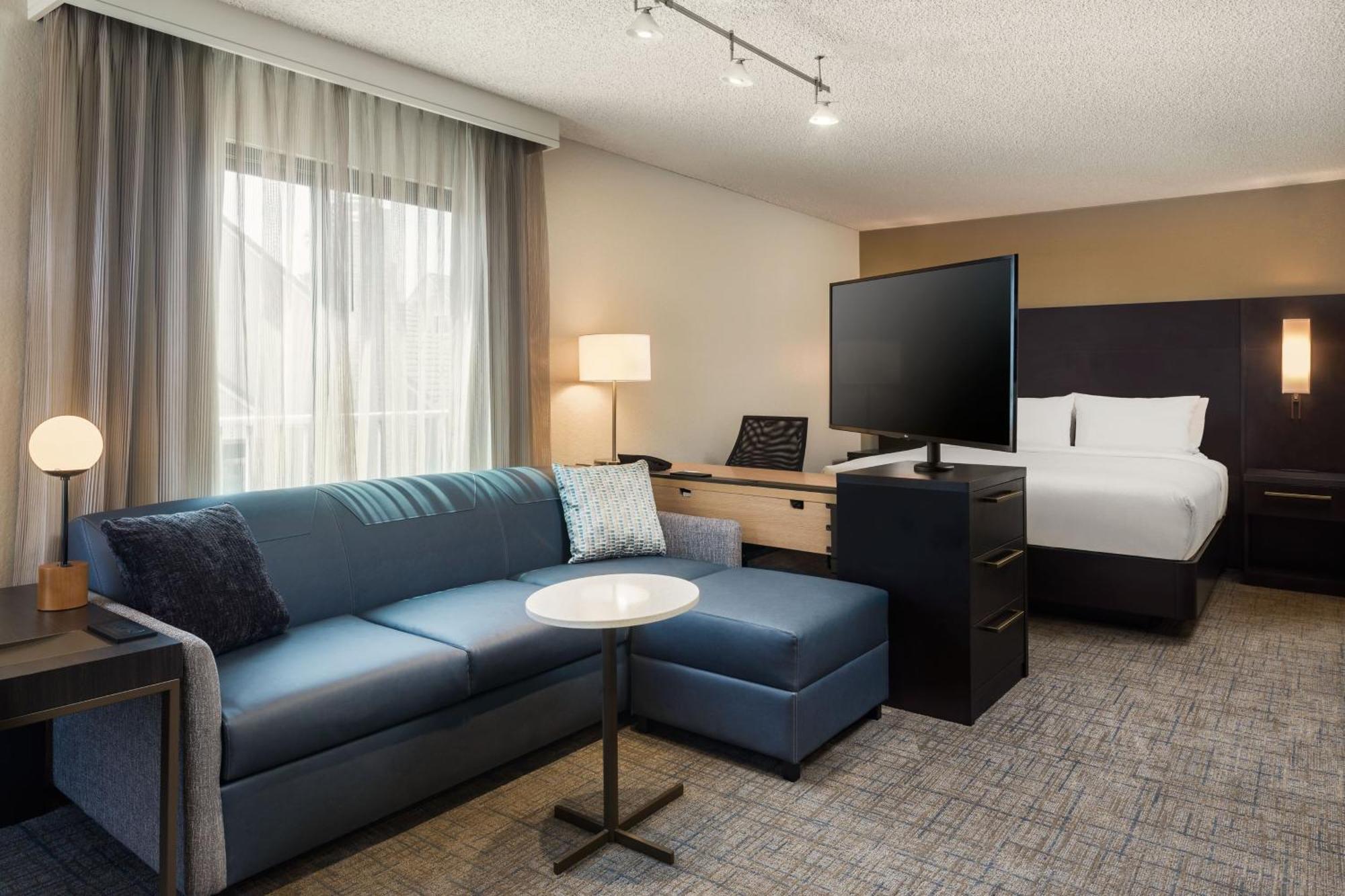 By Marriott Long Hotel 3*