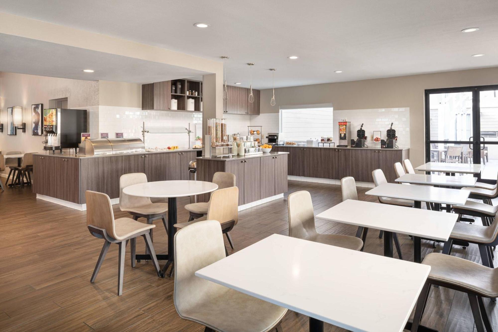 By Marriott Long 3* Long Beach