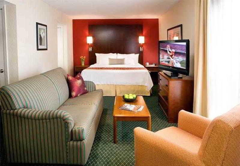 Hotel By Marriott Long